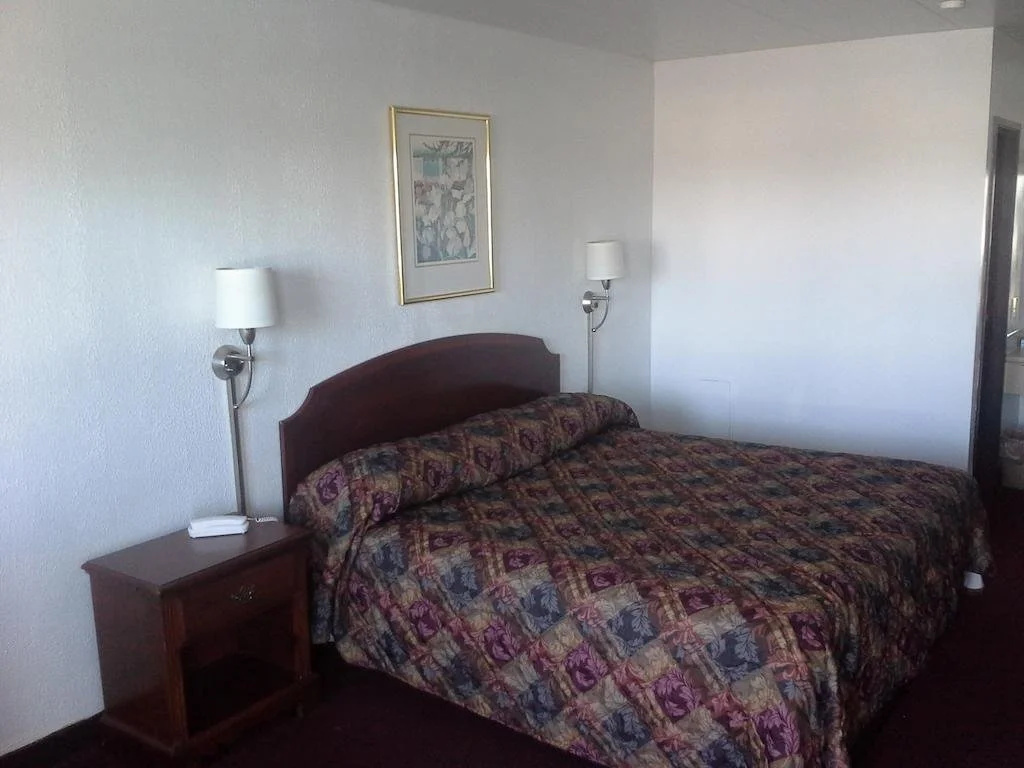 Economy Inn of Holland