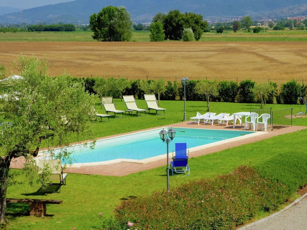 Splendid Farmhouse in Cortona With Swimming Pool