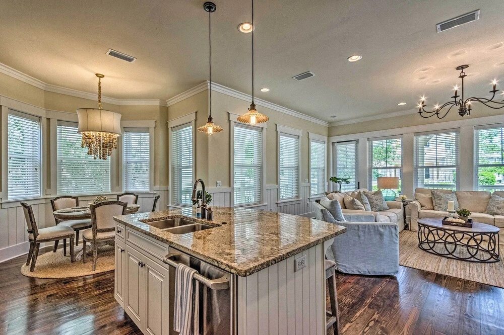 Beach Oasis w/ Pool Access, ~ 1 Mi to Shore!