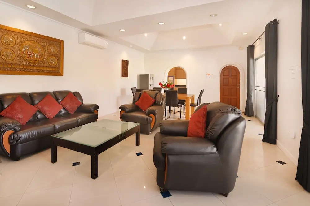 Villa Bos Near the Beach of Jomtien