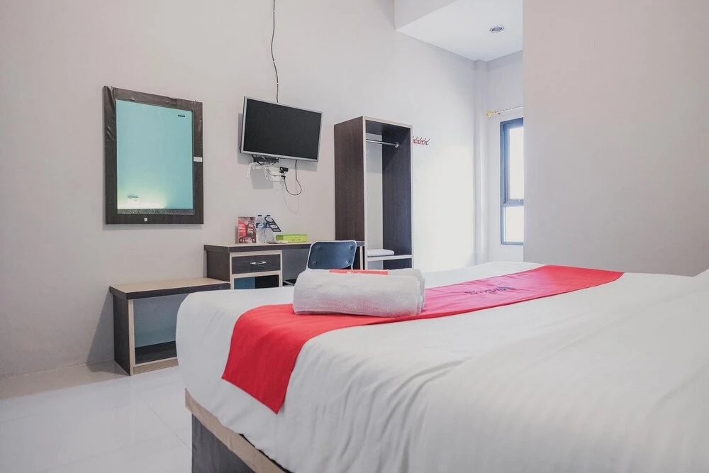 Grand Mentari Guest House by RedDoorz