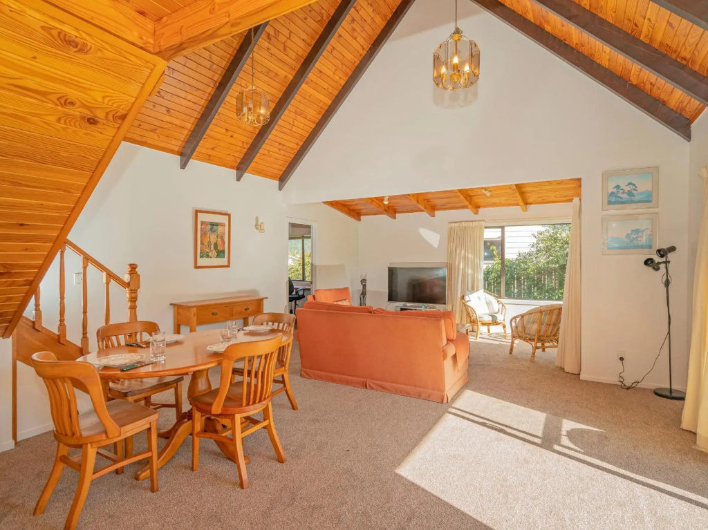 Sea Breeze Sanctuary - Pauanui Holiday Home
