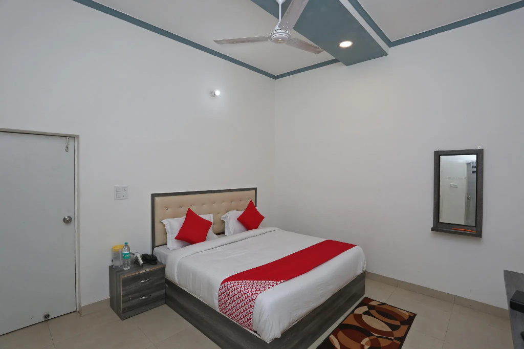 OYO 37555 Bg House