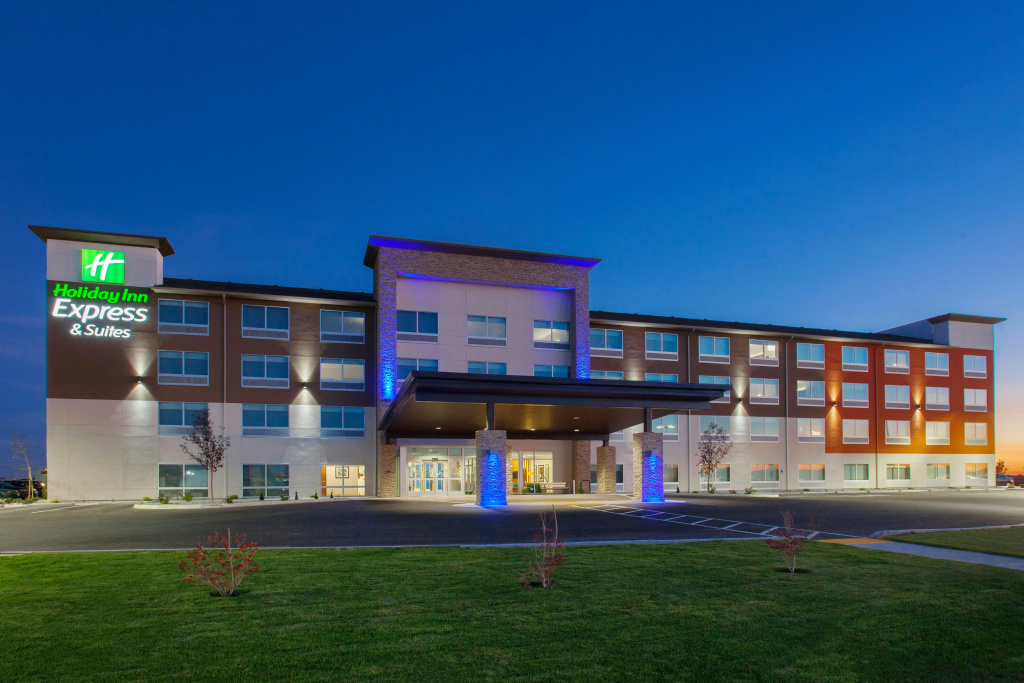 Holiday Inn Express & Suites Moses Lake by IHG