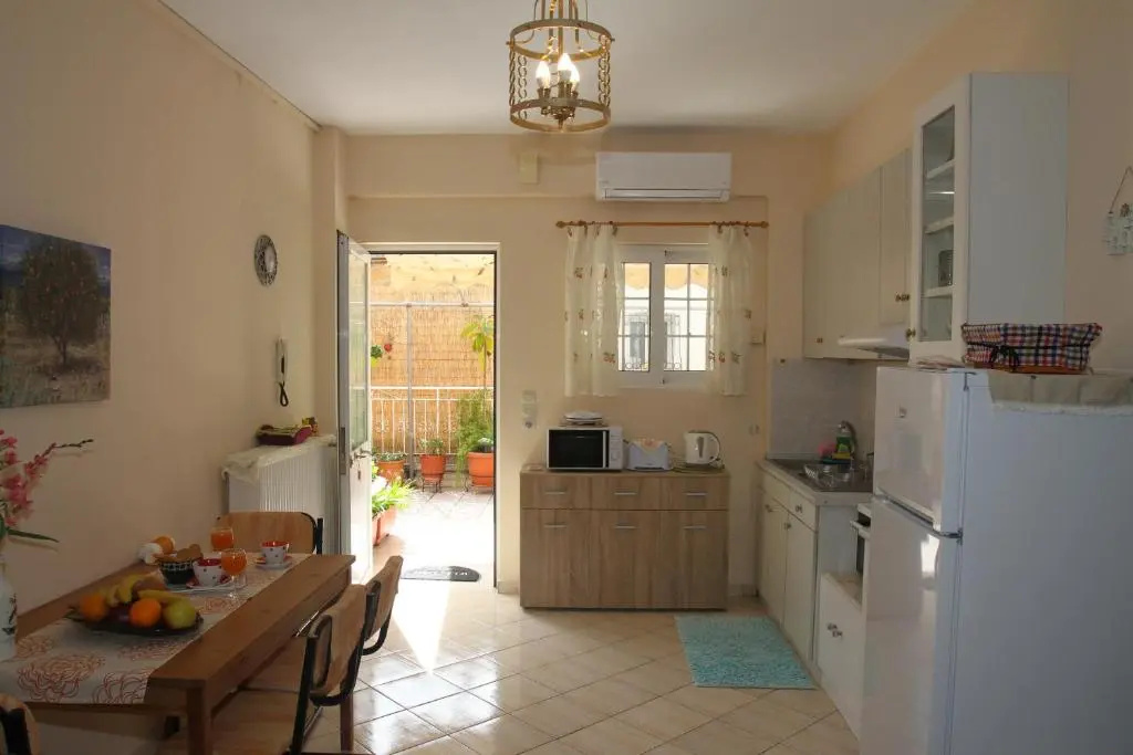 Tritsa House, 3-bedroom apt next to Corfu Town and airport