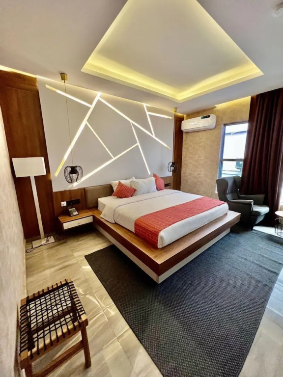Luxor Apartments