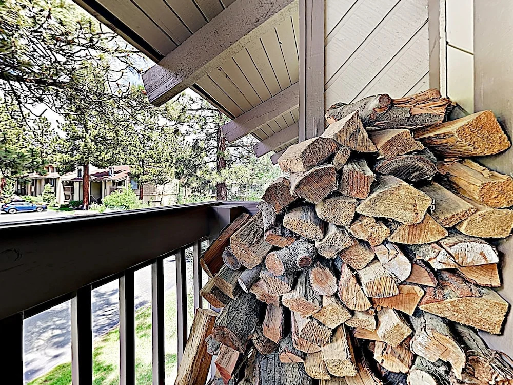Amenity-rich W/ Hot Tub - Near Ski Area 2 Bedroom Condo