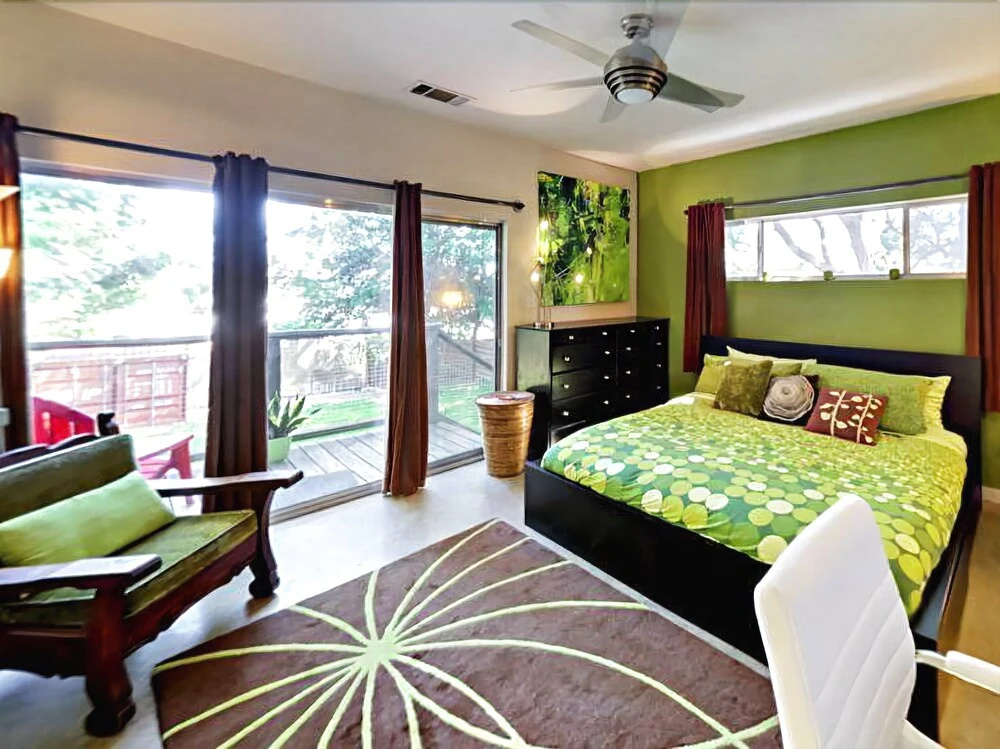 3BR 2BA Rooftop Deck East Downtown by RedAwning