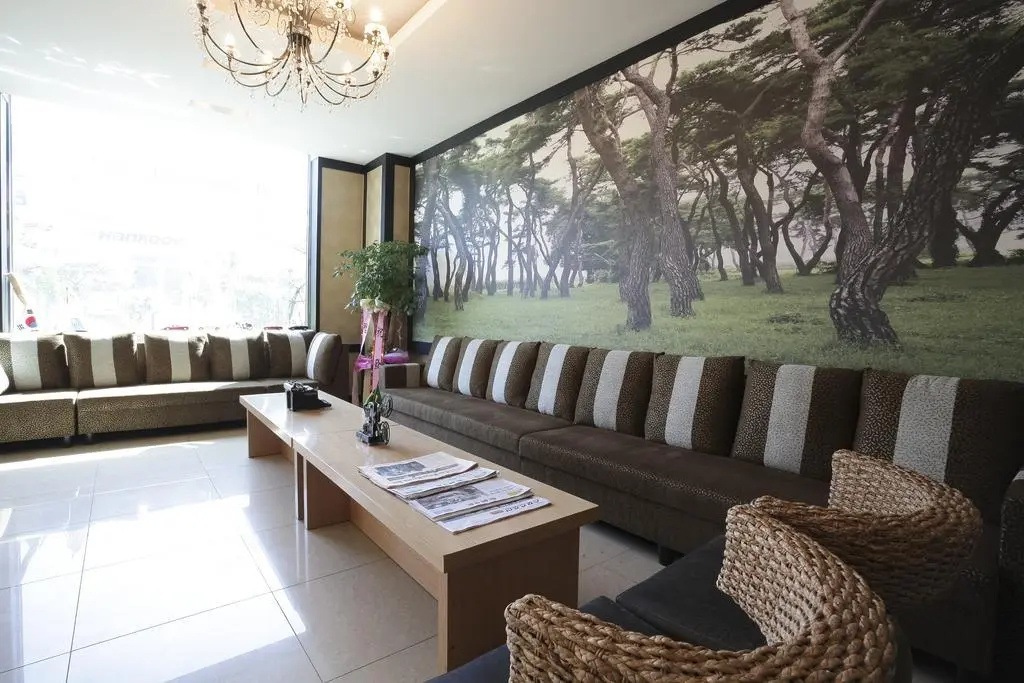 Liv Life Hotel