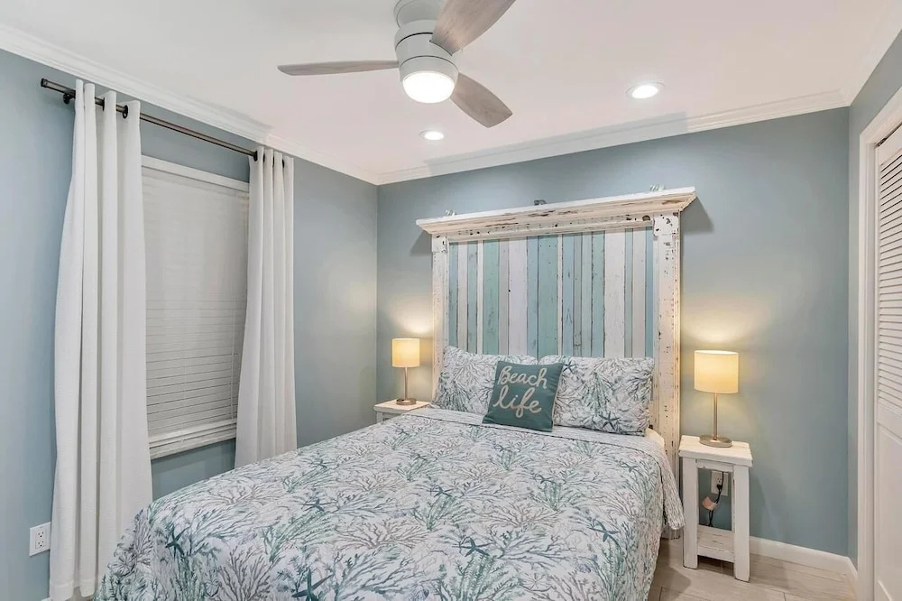 Poolside Villas 106 - Updated beachfront condo on Holiday Isle in Destin