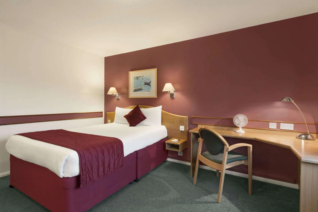 Days Inn by Wyndham Abington M74