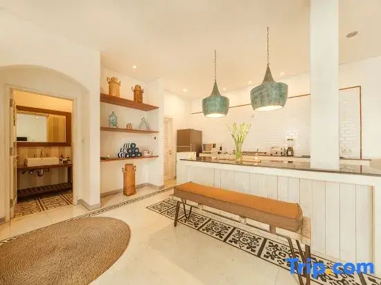 Stylish 3BR Escape, 5 Mins to Seminyak Beach