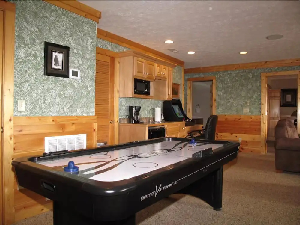 Majestic Point Lodge 5 Bedroom Mountain View Home with Hot Tub