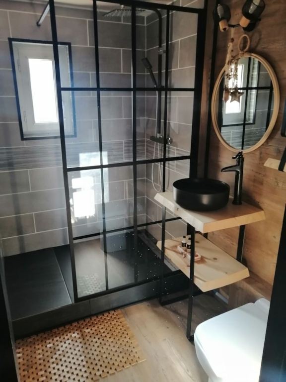 LAPAUSEDEGOUT piscine chambres climatisées jacuzzi terrasse