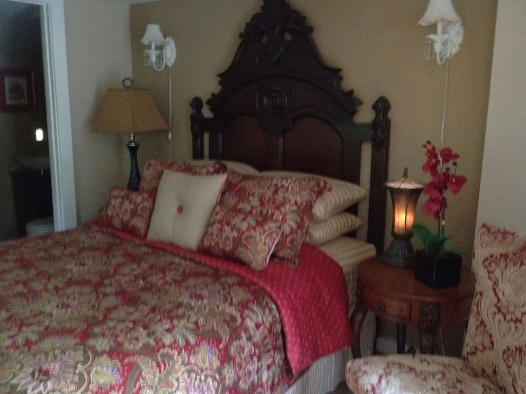 Red Bud Manor Inn