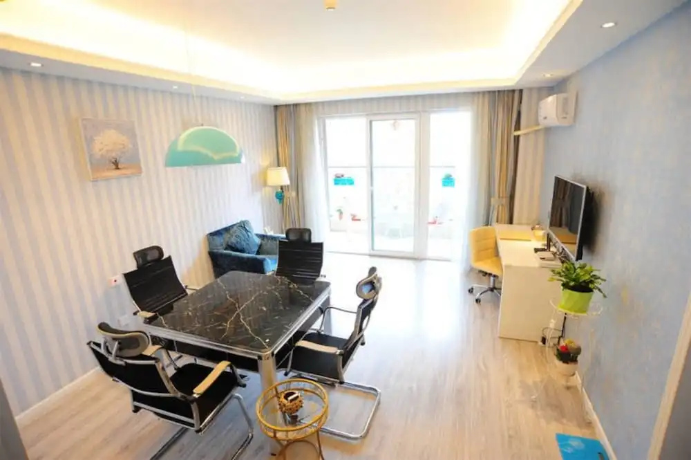 Chengdu Charm City Hotel