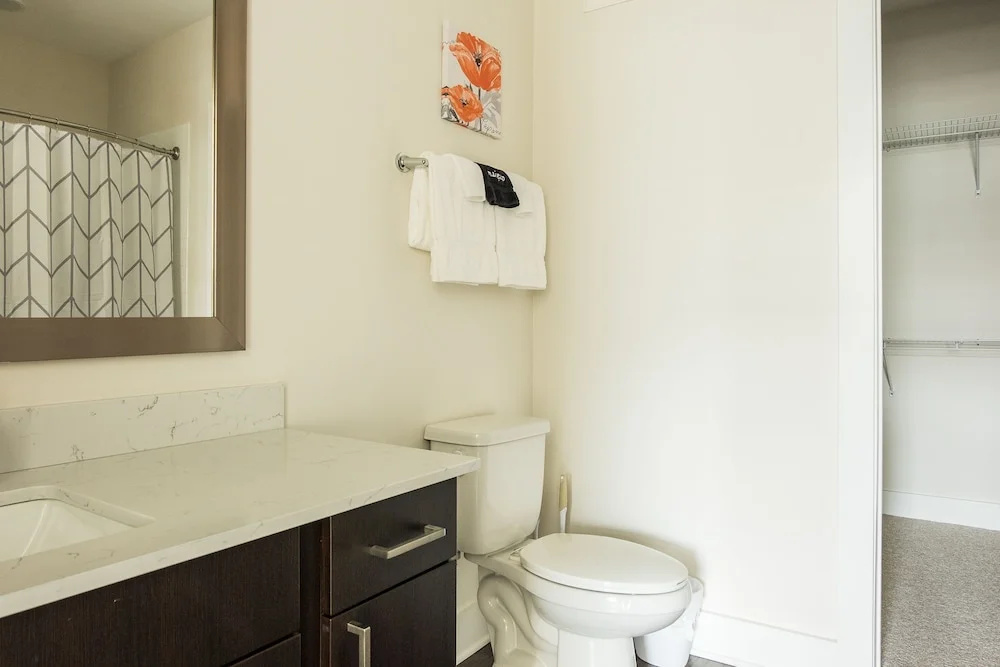 1 BR International Plaza Apt by Frontdesk