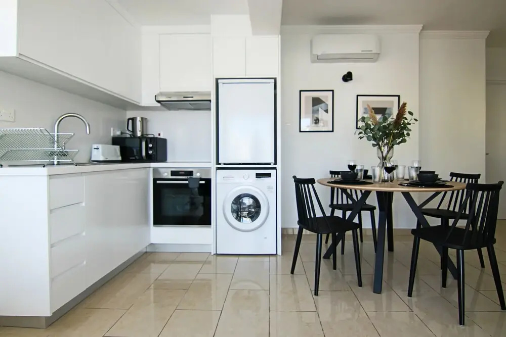 Phaedrus Living: Seaside Modern Flat Lighthouse 63