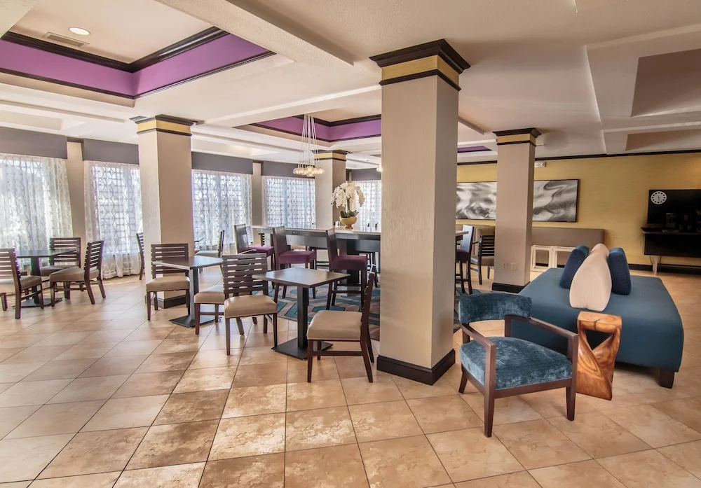 Holiday Inn Express & Suites Farmington