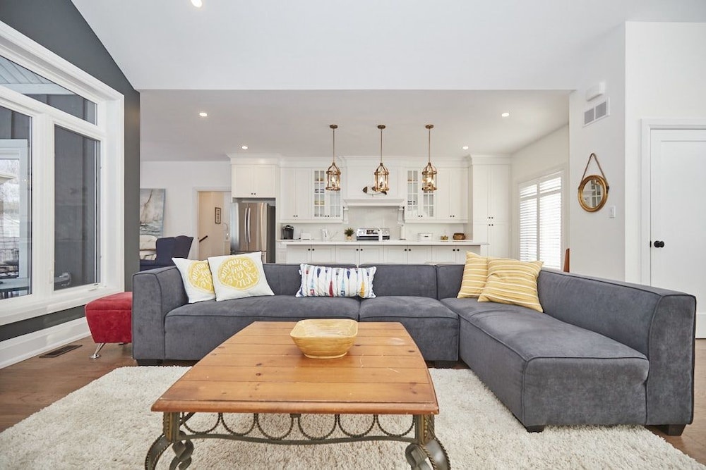 Lakeview Luxury Retreat