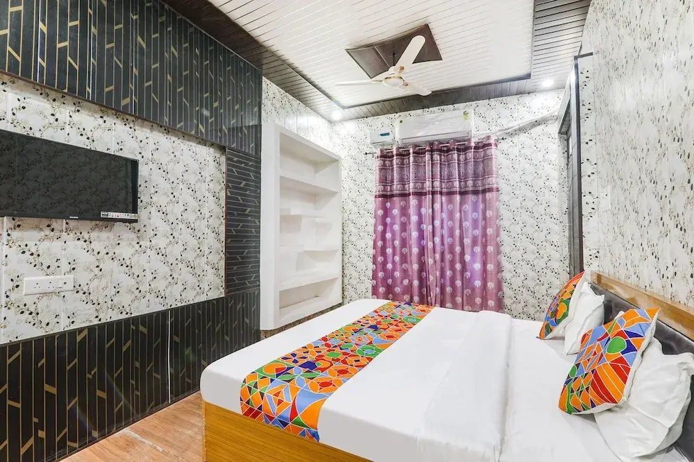 Hotel Raj Milan Premium Near Shree Ram Janam Bhoomi Temple # Free Wi-Fi & Parking# Restaurant - Facility - Fully Air conditioning Premium Room- Best Hotel In Ayodhya