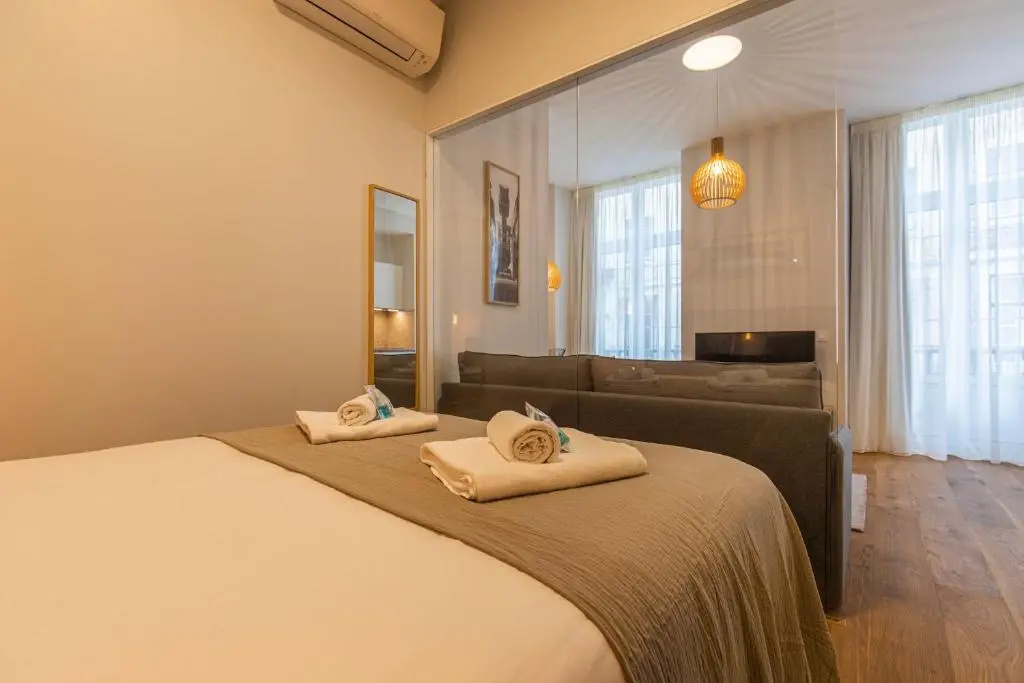 Upscale & Trendy flat in the Center