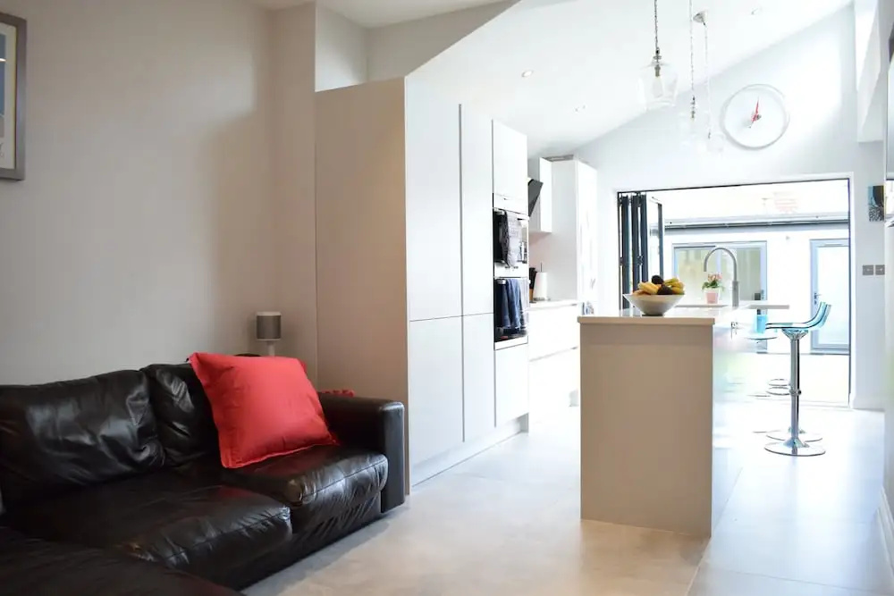 Modern Family Home Near Wimbledon With Garden