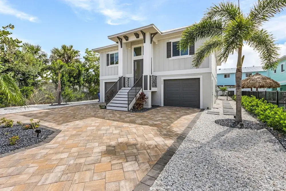 Beachcomber Life - 100 Gulf Beach Rd 3 Bedroom Home by RedAwning