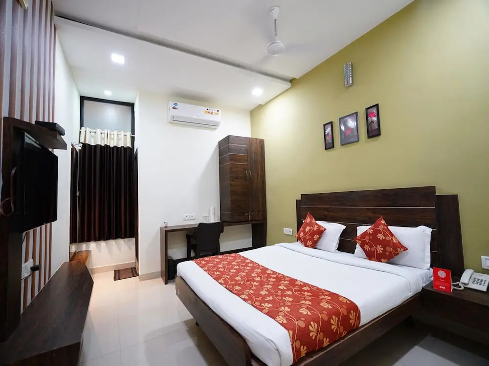 OYO Flagship 8173 Hotel Singh Palace