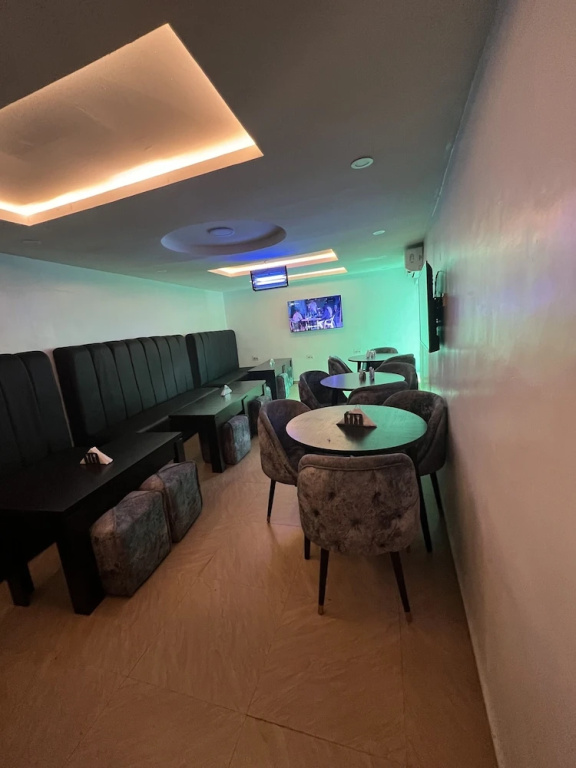 Thapunchline Apartments & Hotels