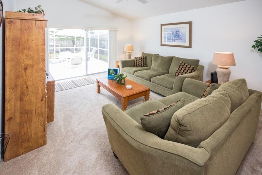 Hampton Lakes 121