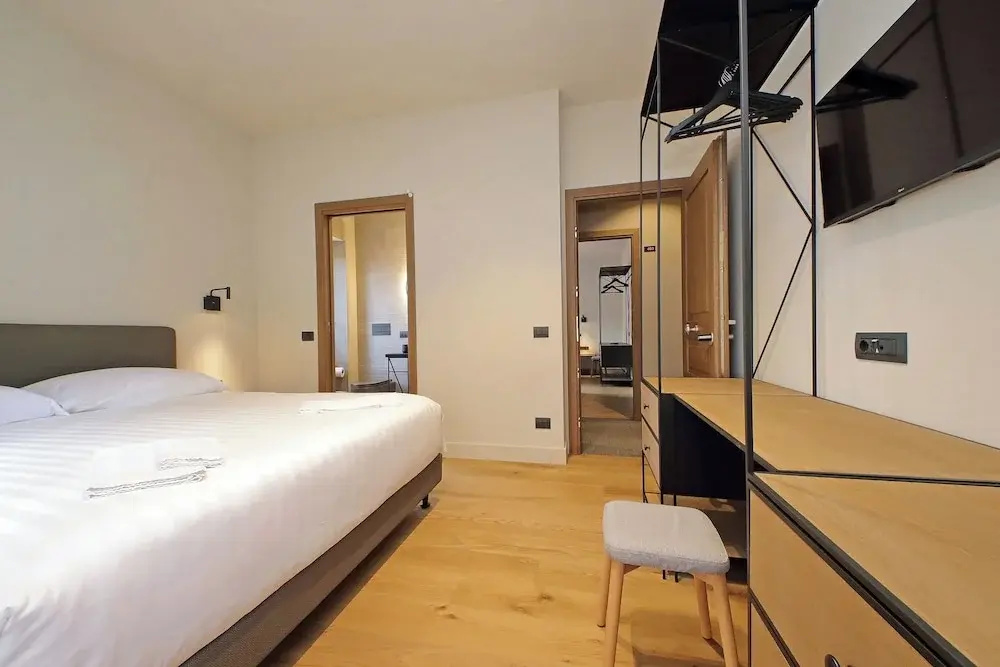 The Place Gallia - New Guesthouse San Giovanni- self check-in - modern bathrooms-near metro A