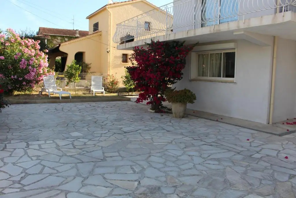 RESIDENCE INAYA
