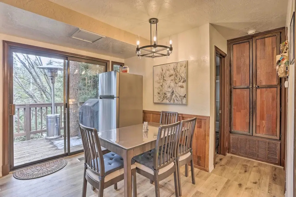 Woodsy Twin Peaks Getaway w/ Hot Tub & Views!