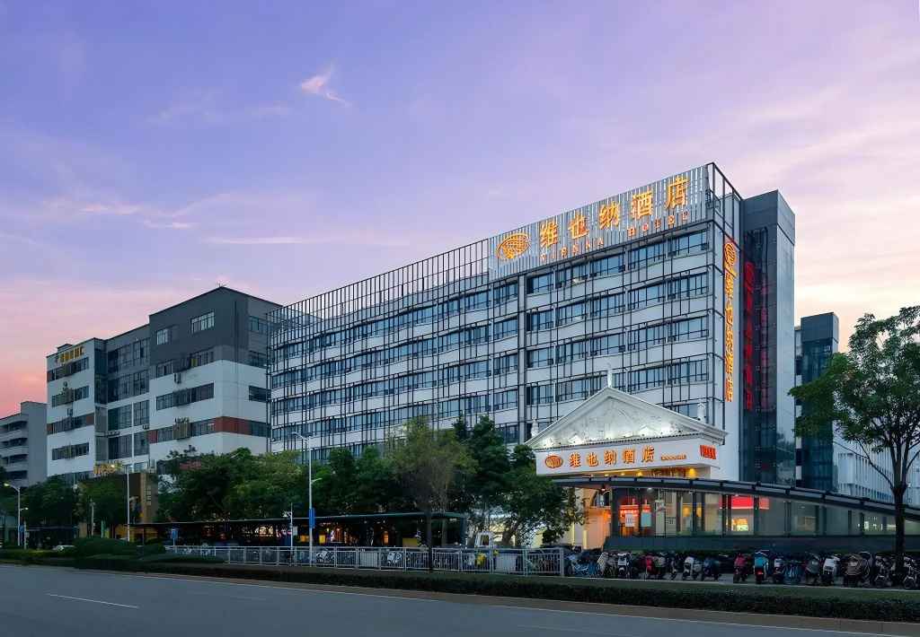 Vienna Hotel Shenzhen (FuYong metro station branch)