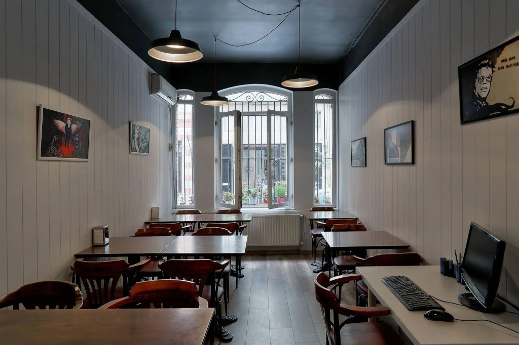 Hush Hostel Lounge