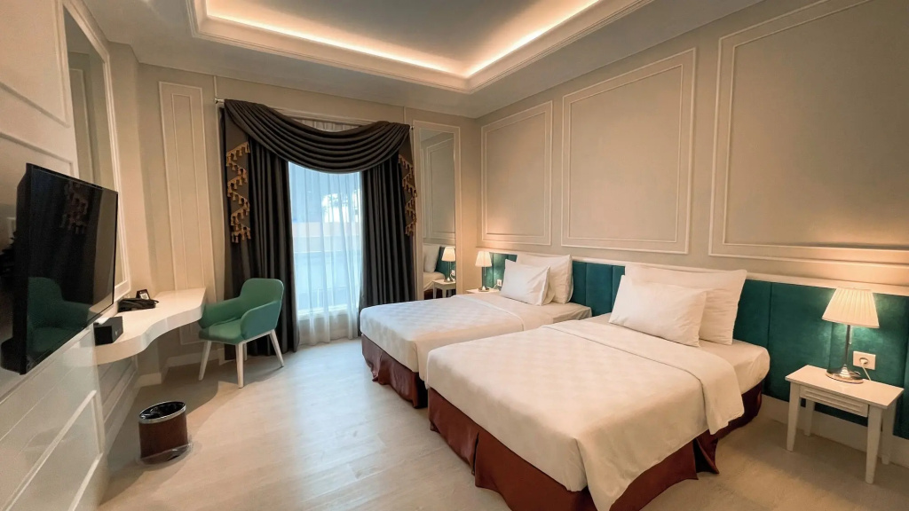 The Grantage Hotel & Sky Lounge