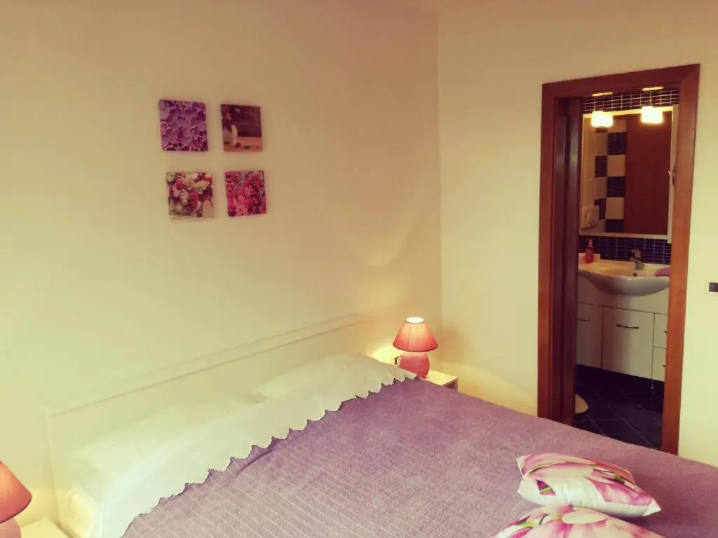 Room Kris with private entrance & private bathroom