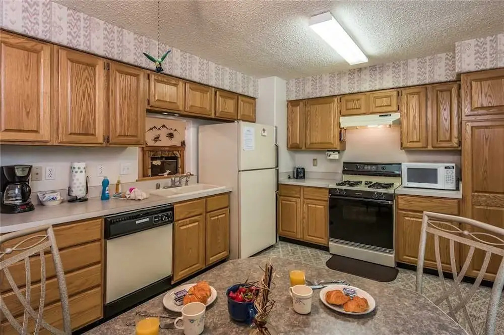 A Whispering River - Three Bedroom Cabin with Hot Tub