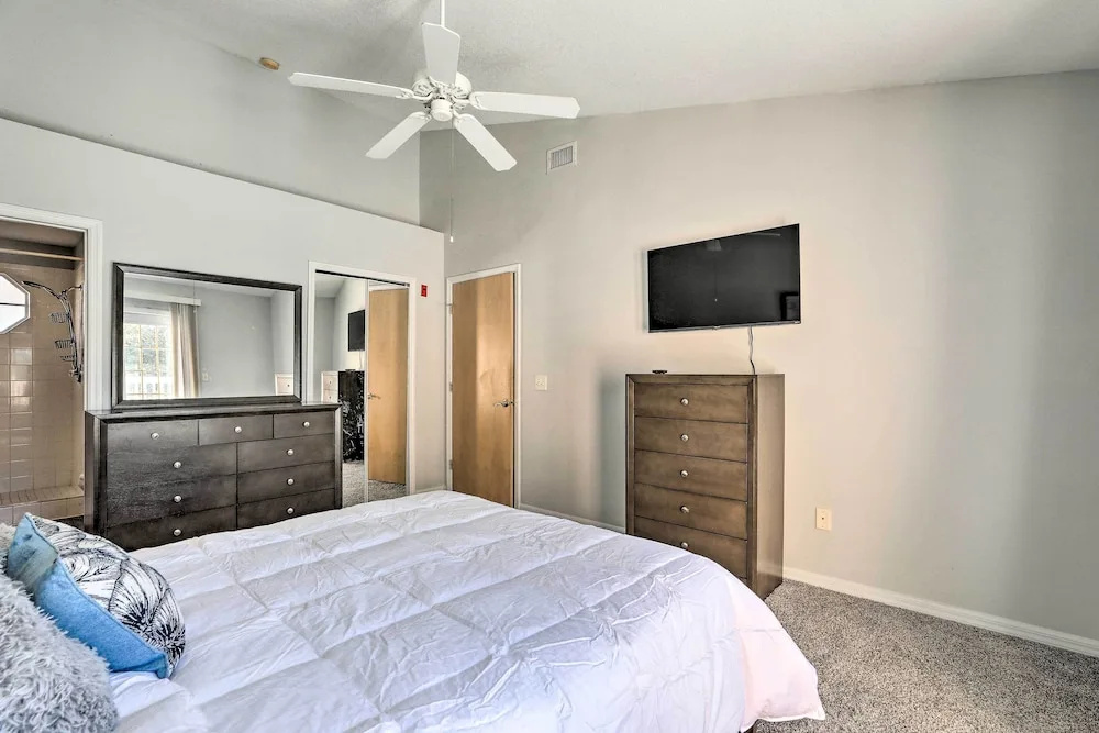 Less Than 8 Mi to Disney Getaway with Deck in Kissimmee!