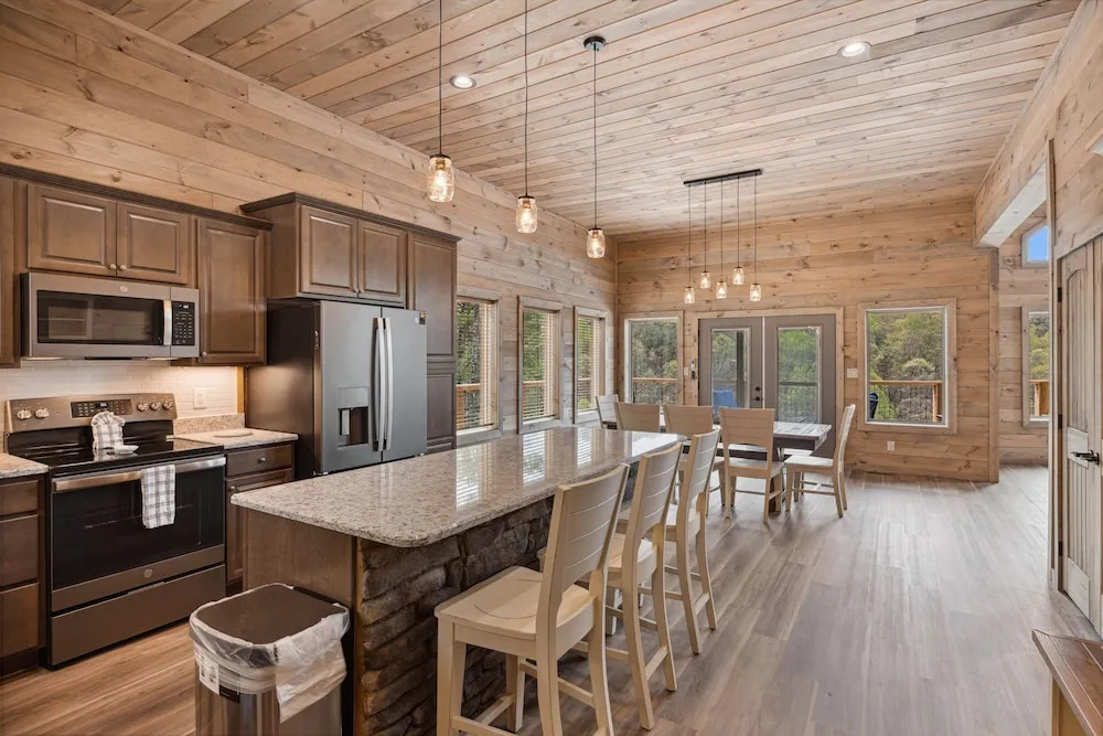Stepping Stone 4 Bedroom Cabin by RedAwning