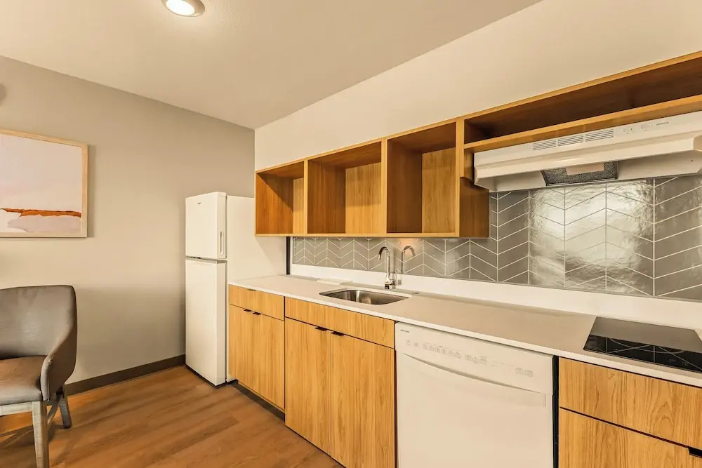 LivAway Suites Phoenix-Glendale