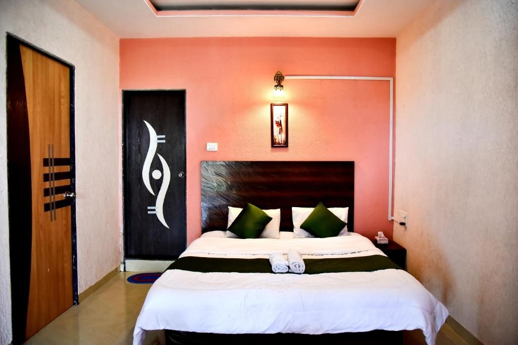 MERIDIAN VILLA - Besides Valley View with Swimming pool & Strawberry Farms