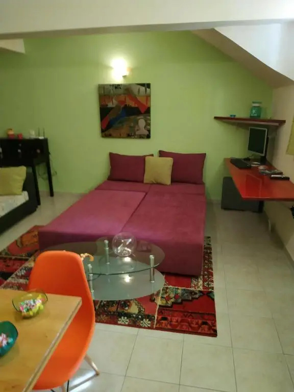 Modern Basement Apartment Gio Ii