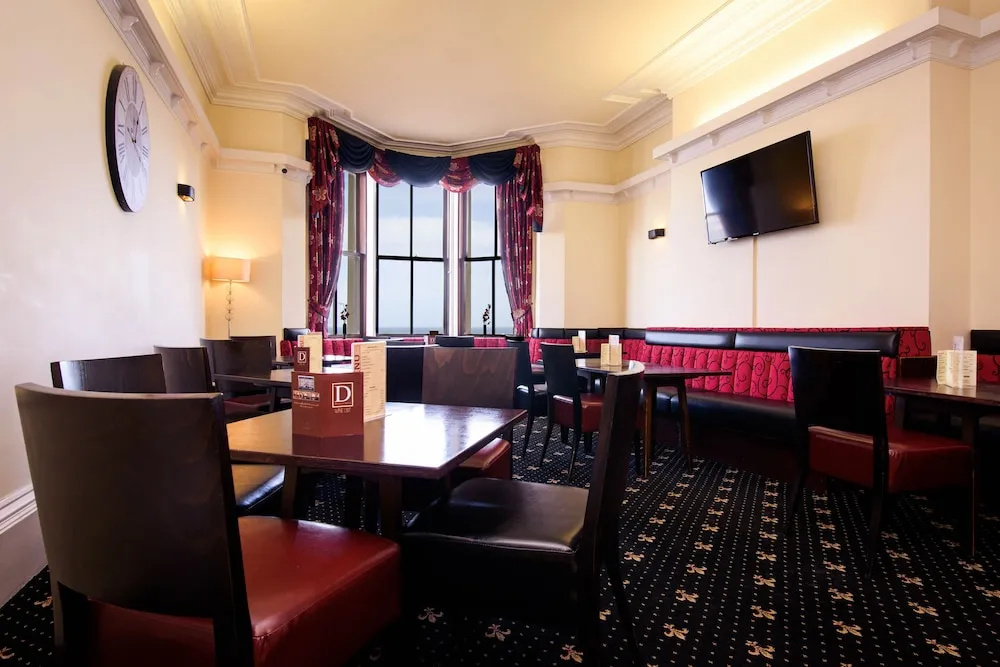 Delmont Hotel & View Restaurant