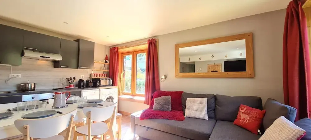 Alpine Apartment for 6 Guests