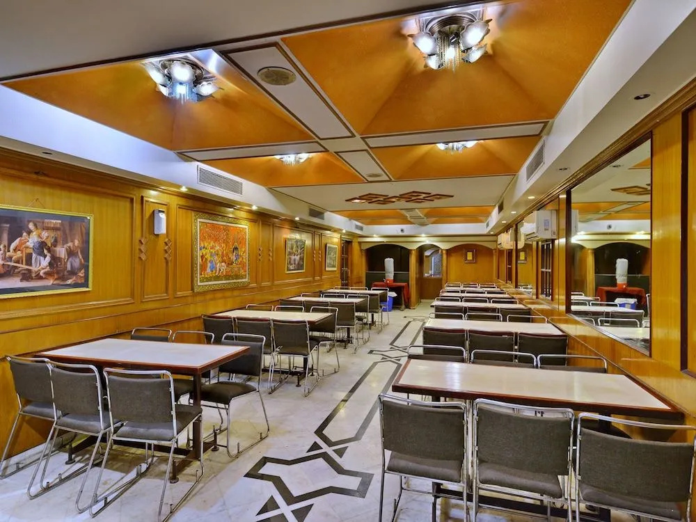 OYO Flagship 1298 Kohinoor Sindhi Camp