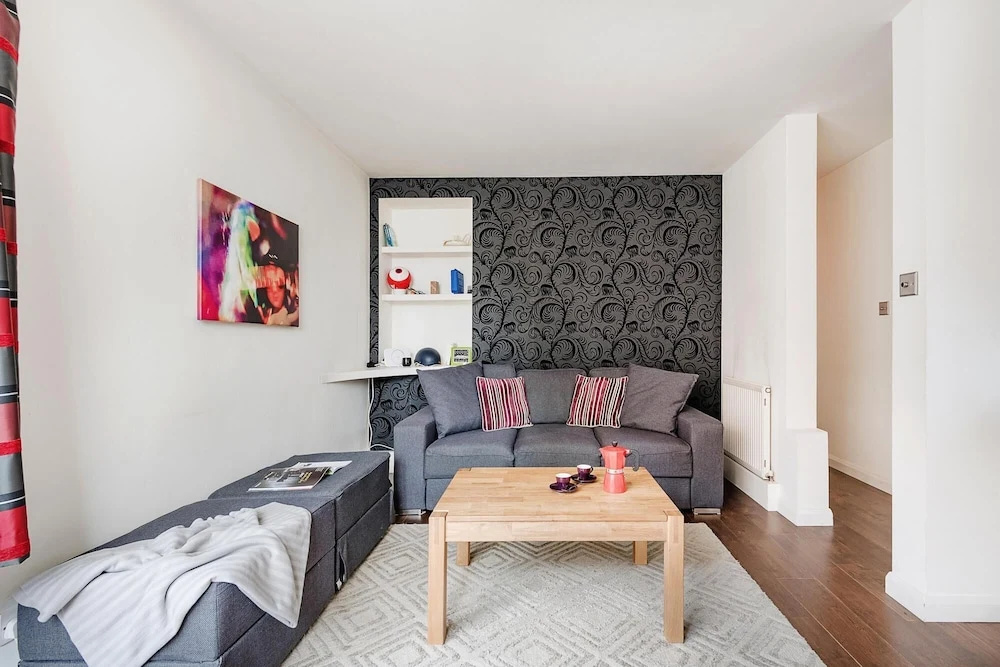 Bright and Stylish Apartment in Trendy Islington by Underthedoormat