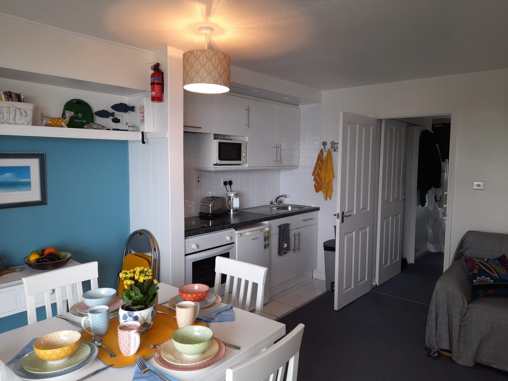 Swn Y Tonnau - Sea Front Apartment Spectacular Sea Views Parking Direct Beach Access
