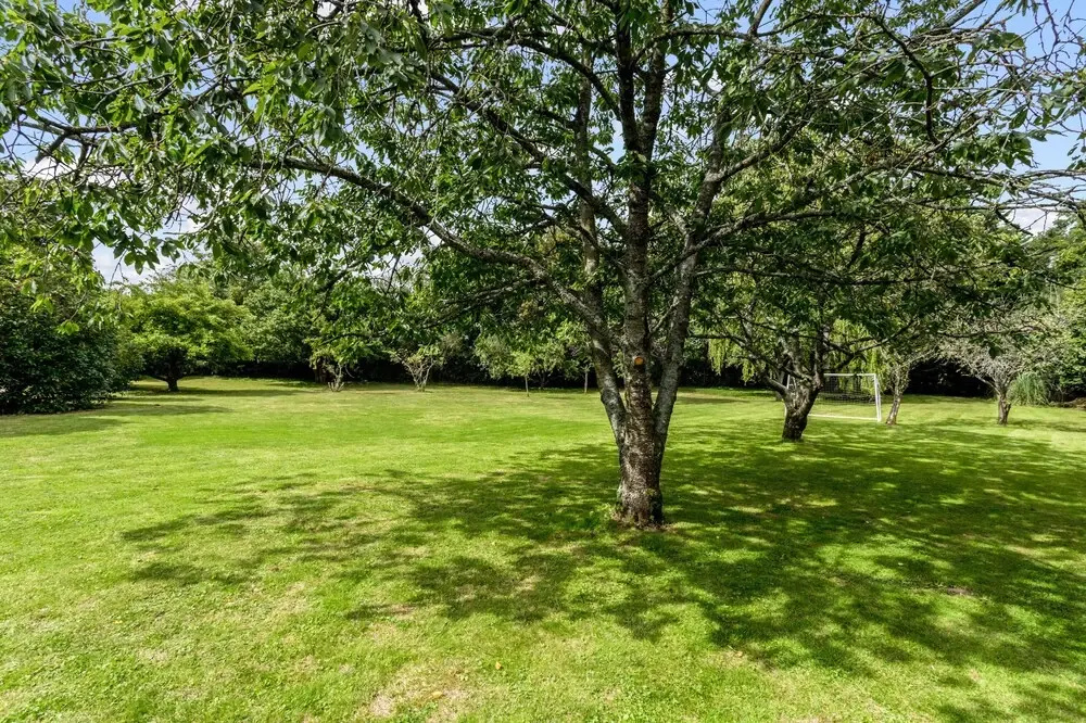 Spacious & Stylish Cotswold Family home